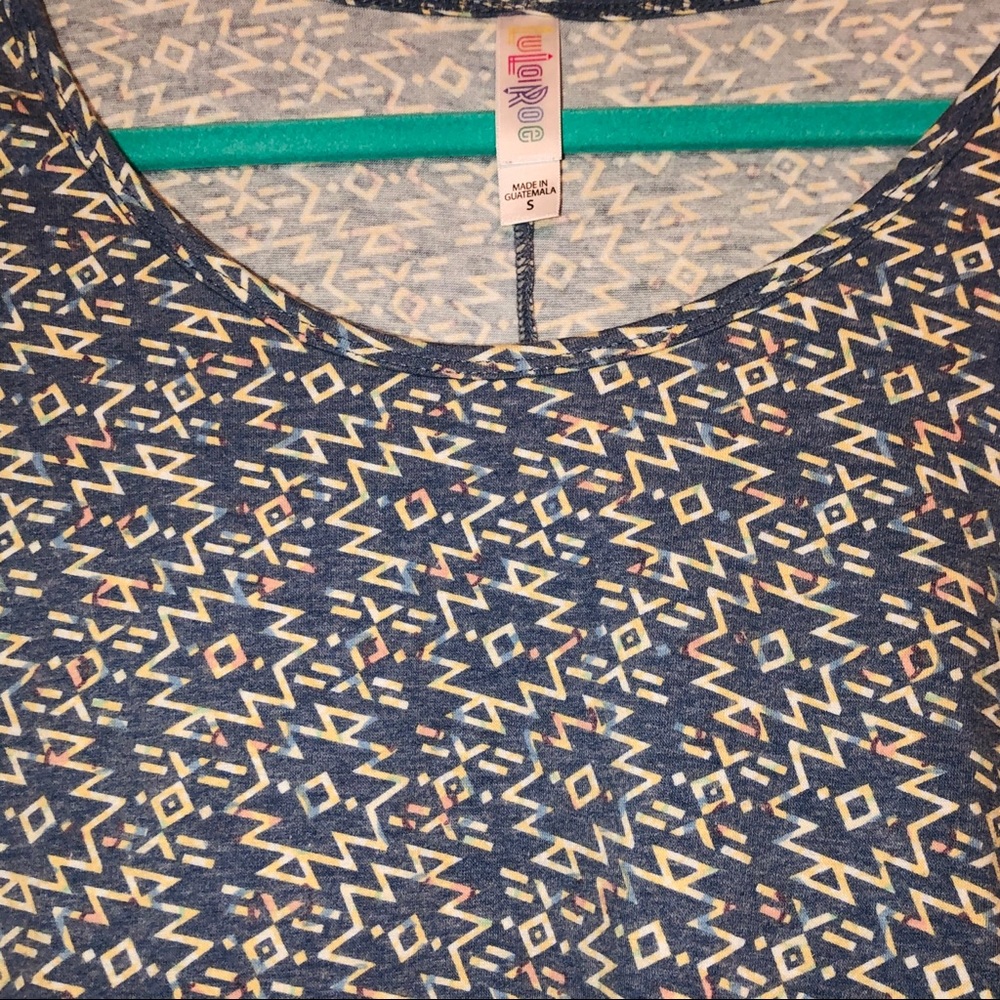 ✨2/$20✨LulaRoe • Tee - Picture 4 of 4